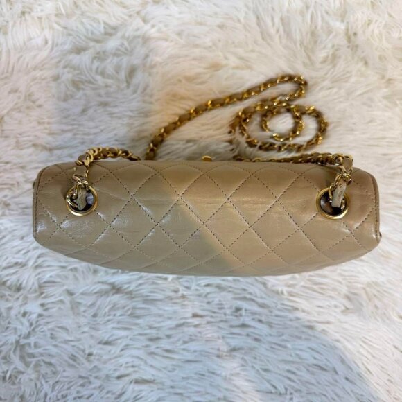 Authentic CHANEL CC 24K Vintage Half Moon Round Flap Bag Lambskin Timeless Purse - Picture 4 of 12